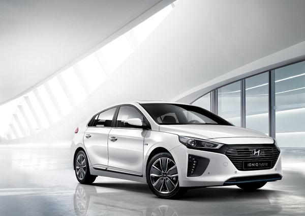 You are currently viewing Hyundai Ioniq with Qi Wireless Charging