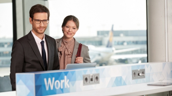 Read more about the article Frankfurt Airport: Qi Wireless Charging Workbenches at almost all of the gates